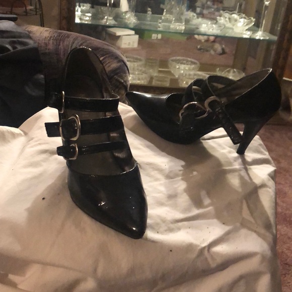 Shoe - Picture 3 of 3